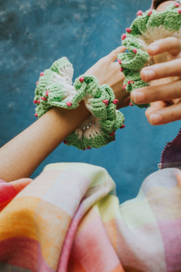 SCRUNCHIE CROCHET - Imagen 3