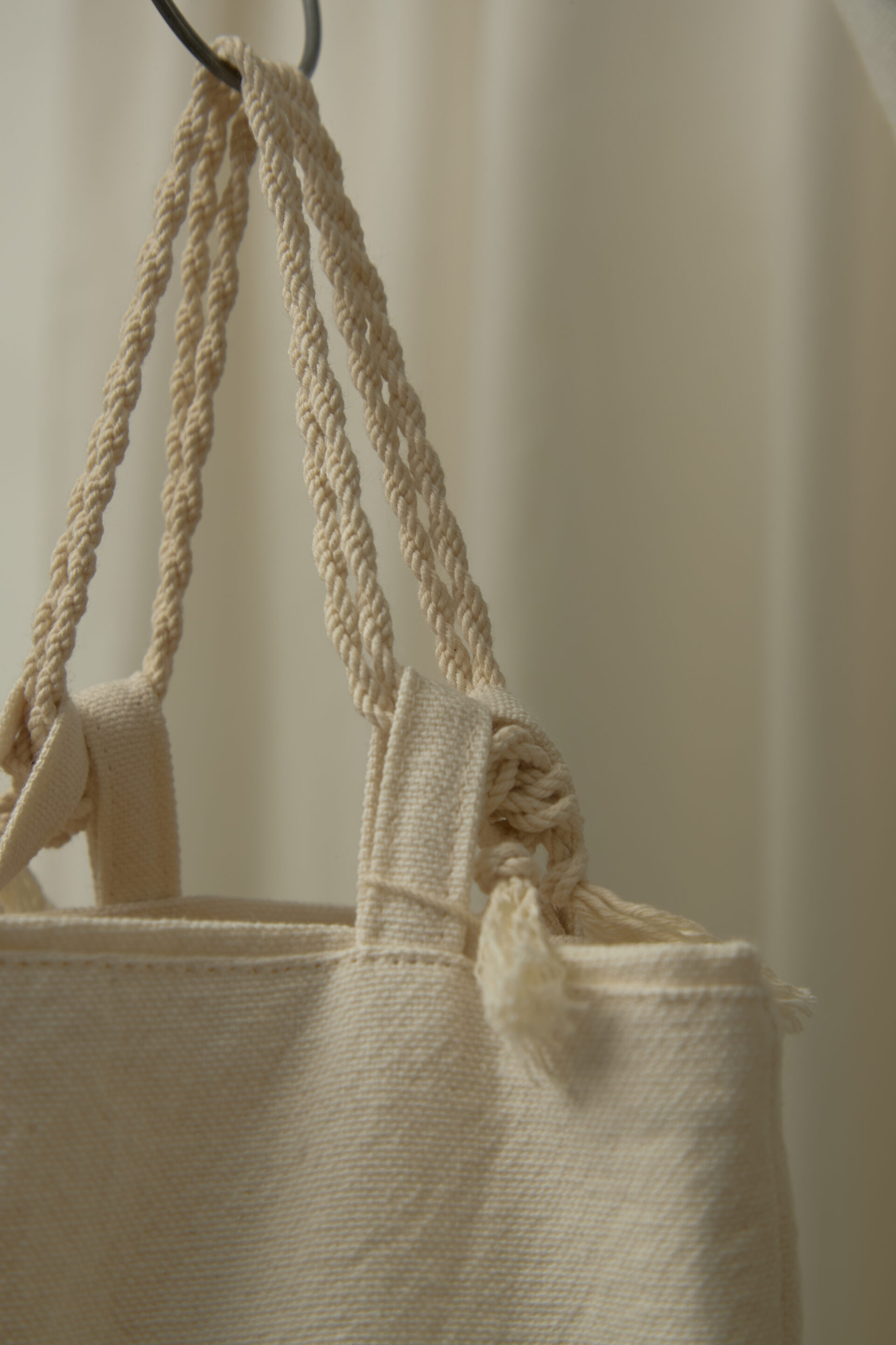 Bolsa con Jícara Pintada "Flores Negras" - Imagen 6