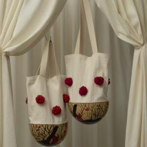 Bolsa con Jícara Pintada "Mujeres con Flores"